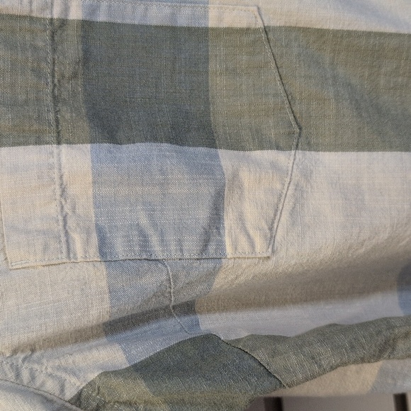 Patagonia Clean Color Button Down Shirt - Clean Mulberry Green Size M EUC - Picture 8 of 8